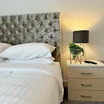 The Courtyard, 4 - Bed, Sleeps 6, Pets Welcome 4* ウルバーストン