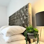 The Courtyard, 4 - Bed, Sleeps 6, Pets Welcome