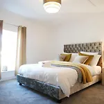アパートホテル The Courtyard, 4 - Bed, Sleeps 6, Pets Welcome