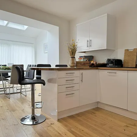 The Courtyard, 4 - Bed, Sleeps 6, Pets Welcome