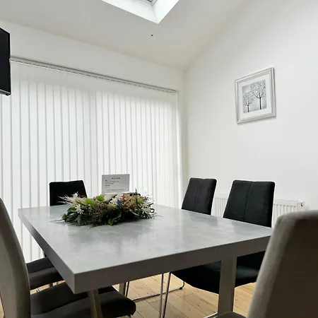 The Courtyard, 4 - Bed, Sleeps 6, Pets Welcome Lägenhetshotell Ulverston