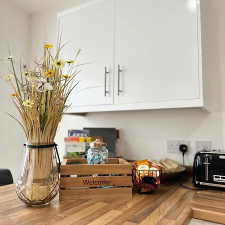 The Courtyard, 4 - Bed, Sleeps 6, Pets Welcome 4*