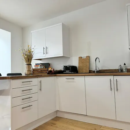 The Courtyard, 4 - Bed, Sleeps 6, Pets Welcome Улверстон