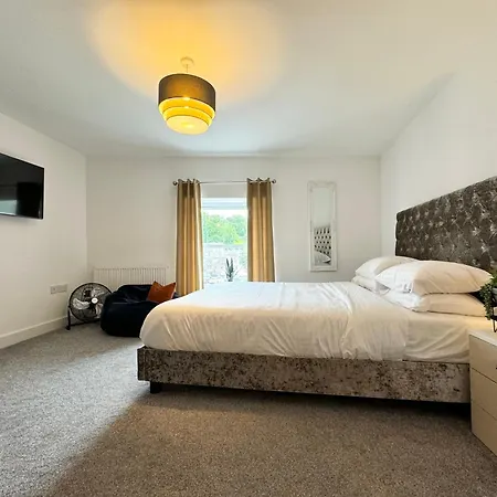 The Courtyard, 4 - Bed, Sleeps 6, Pets Welcome Apart-hotel