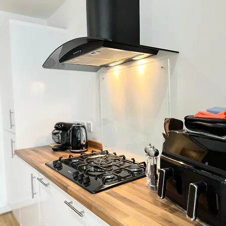 The Courtyard, 4 - Bed, Sleeps 6, Pets Welcome Apart-hotel 4*