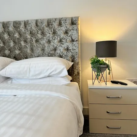 The Courtyard, 4 - Bed, Sleeps 6, Pets Welcome 4* 울버스톤