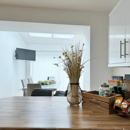 The Courtyard, 4 - Bed, Sleeps 6, Pets Welcome