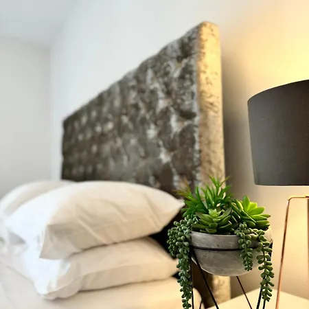 The Courtyard, 4 - Bed, Sleeps 6, Pets Welcome